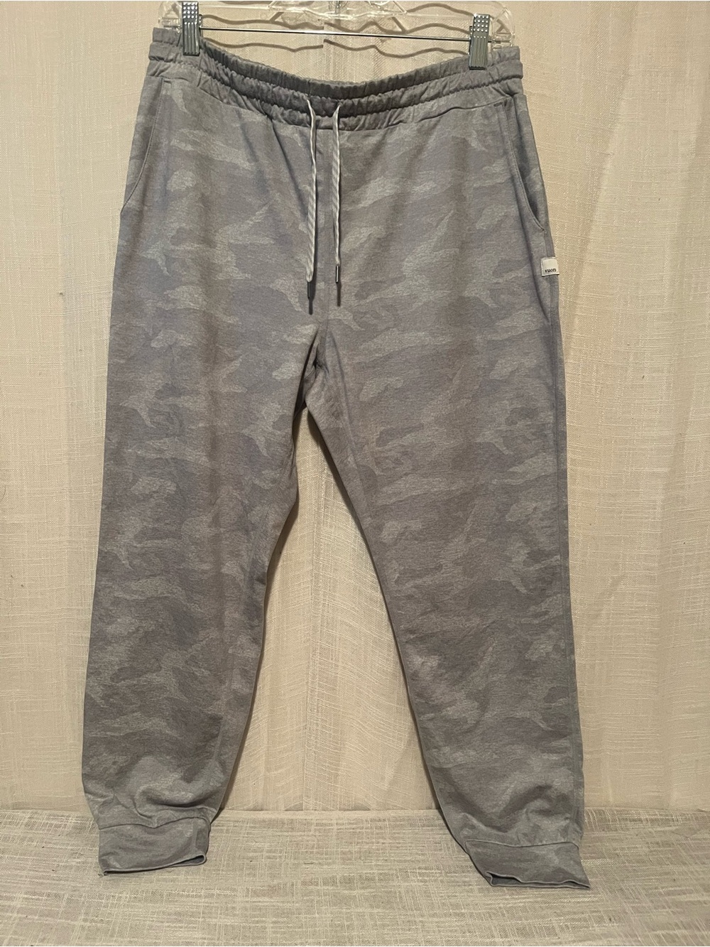 Vuori Performance Joggers Gray Camo Drawstring Athletic Lounge Pants Medium